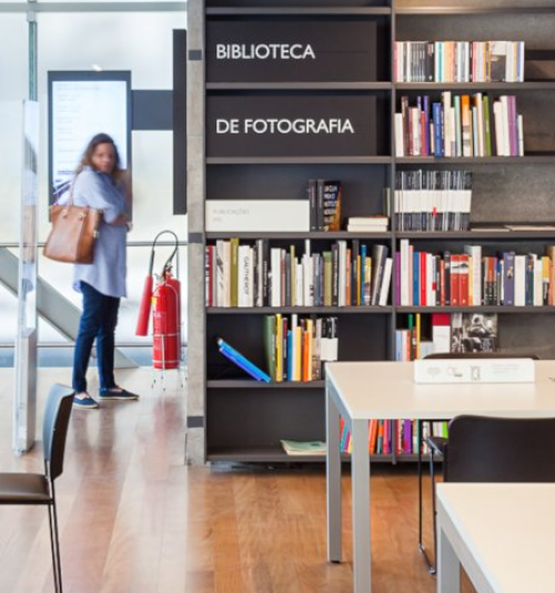 BIBLIOTECONOMIA E GESTÃO DE BIBLIOTECAS PÚBLICAS E INSTITUCIONAIS